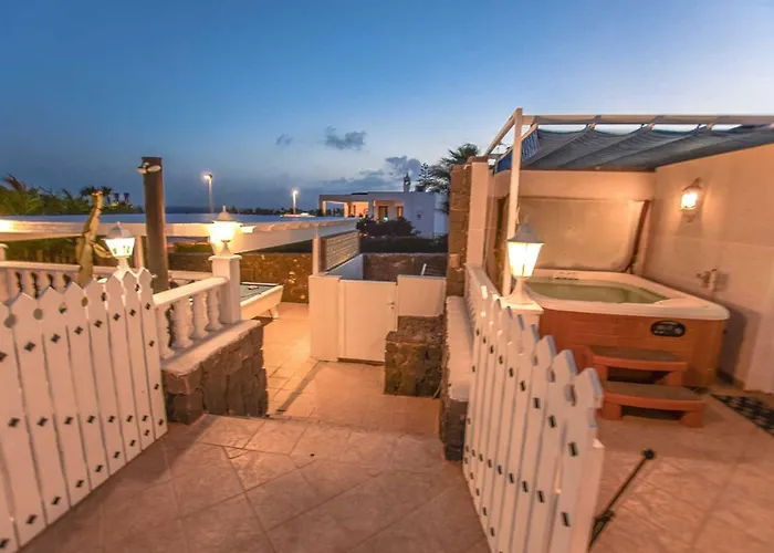 Villa Casa Flamingo - Lh106 By Now Ltd